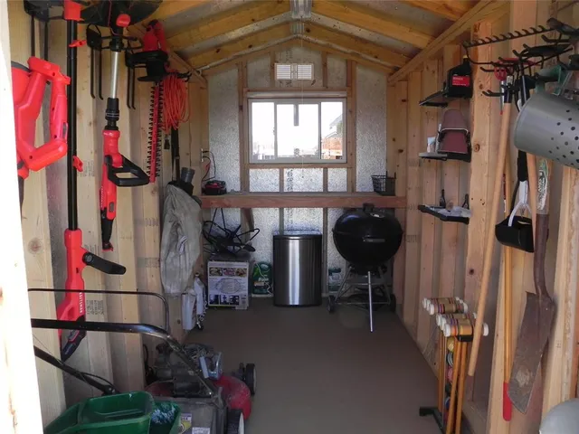 a view of entryway and livingroom
