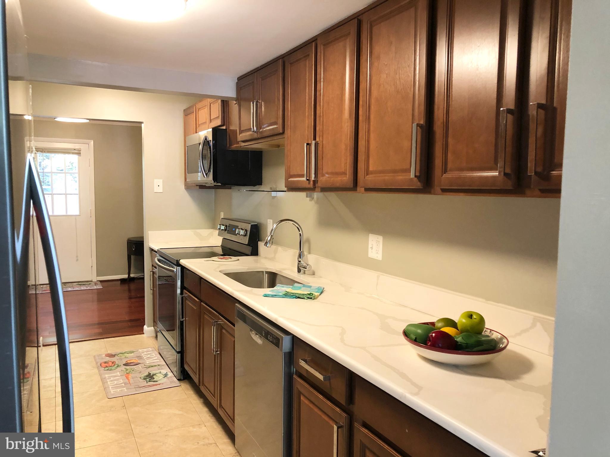6471 Silver Ridge Circle Alexandria, VA 22315 - Photo 10 of 35