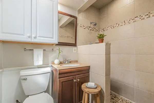 $2,300 | 311 Hedgerow Lane, Lewisville, TX 75057