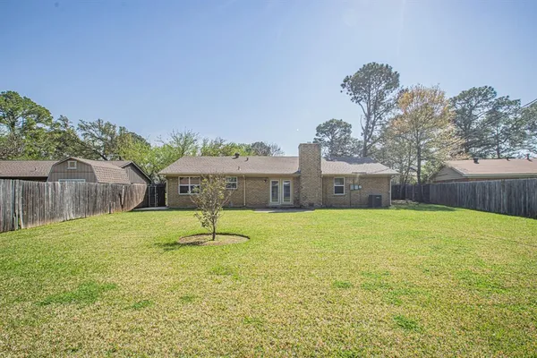 $2,300 | 311 Hedgerow Lane, Lewisville, TX 75057