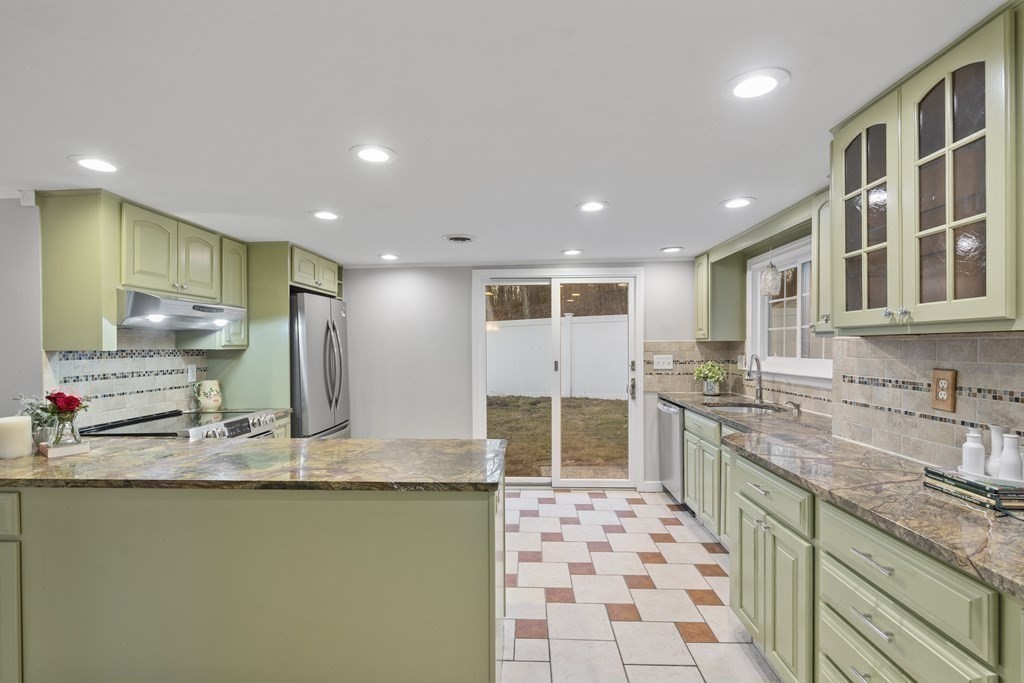 5 Rockridge Road Framingham, MA 01702 - Photo 7 of 26 Gallery Image 7