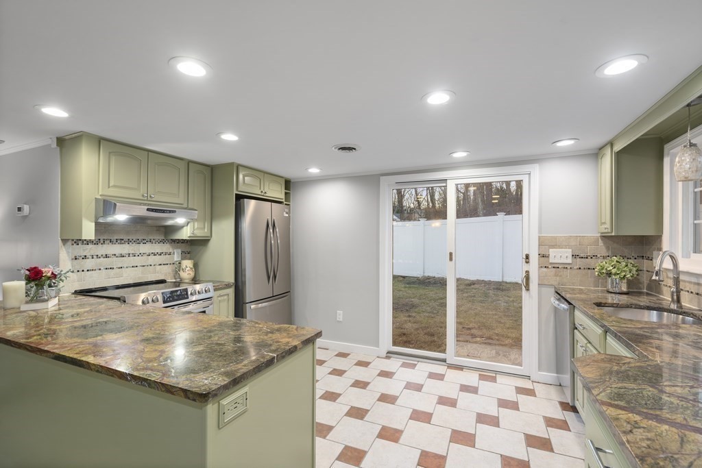 5 Rockridge Road Framingham, MA 01702 - Photo 8 of 26 Gallery Image 8