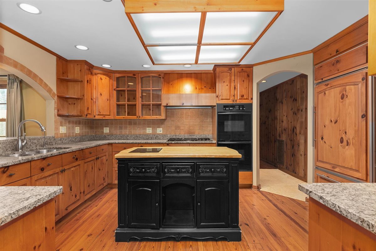 1760 Telegraph Road Lake Forest, IL 60045 - Photo 11 of 50 a kitchen with a stove and a refrigerator