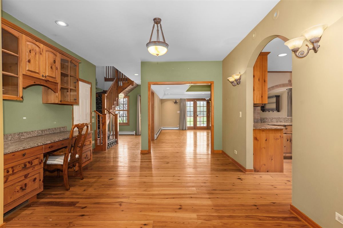 1760 Telegraph Road Lake Forest, IL 60045 - Photo 7 of 50 a view of a hallway view with furniture