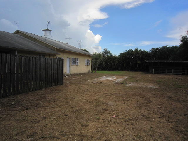 5590 Colbright Road Lake Worth, FL 33467 - Photo 4 of 22 Backyard