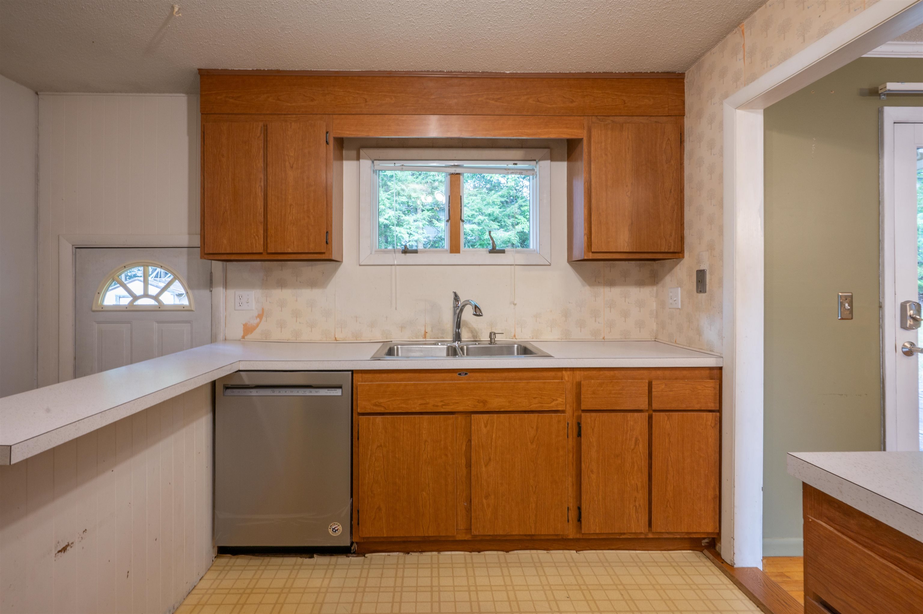 98 Peele Road Nashua, NH 03062 - Photo 5 of 21