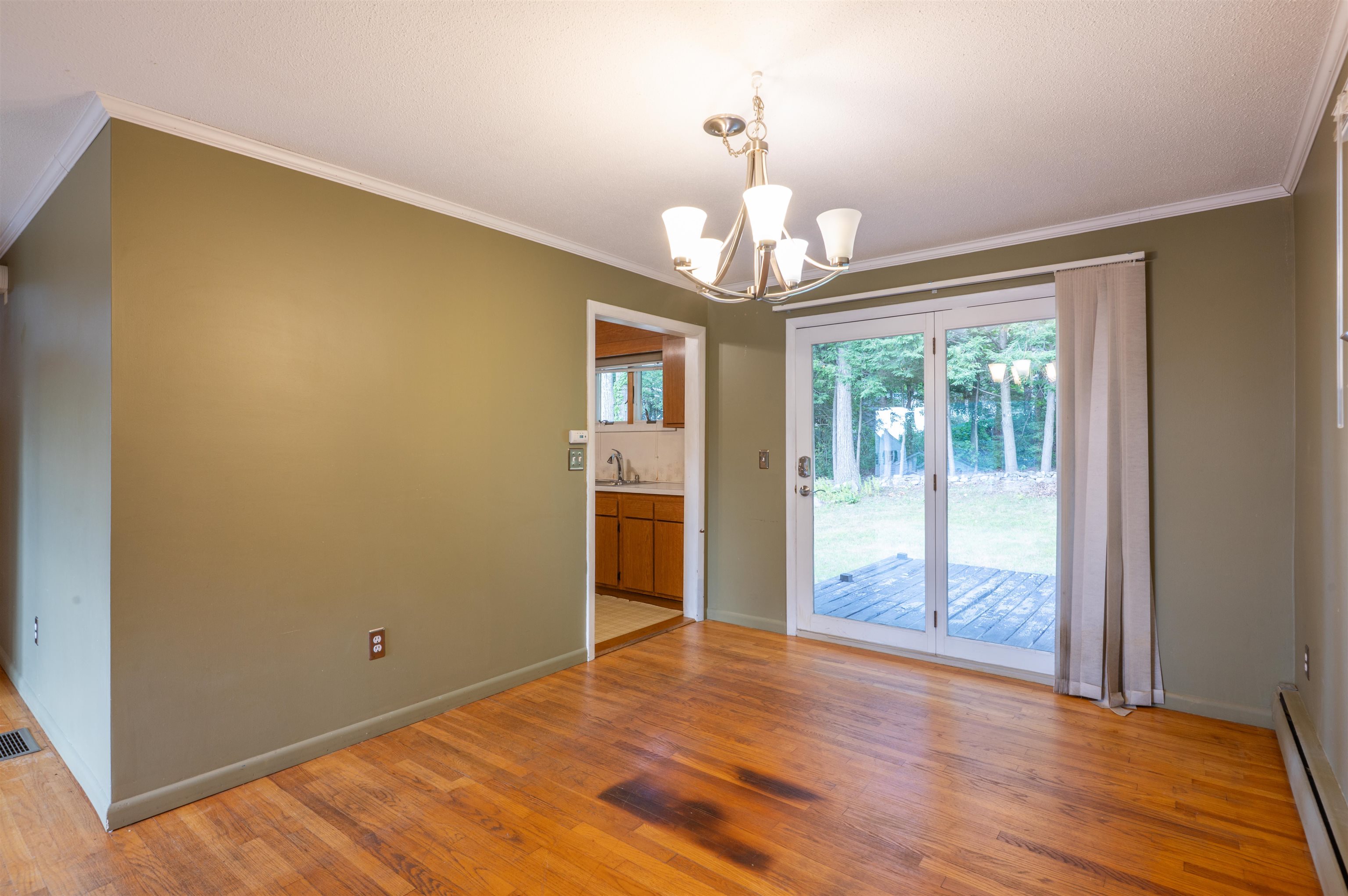 98 Peele Road Nashua, NH 03062 - Photo 8 of 21