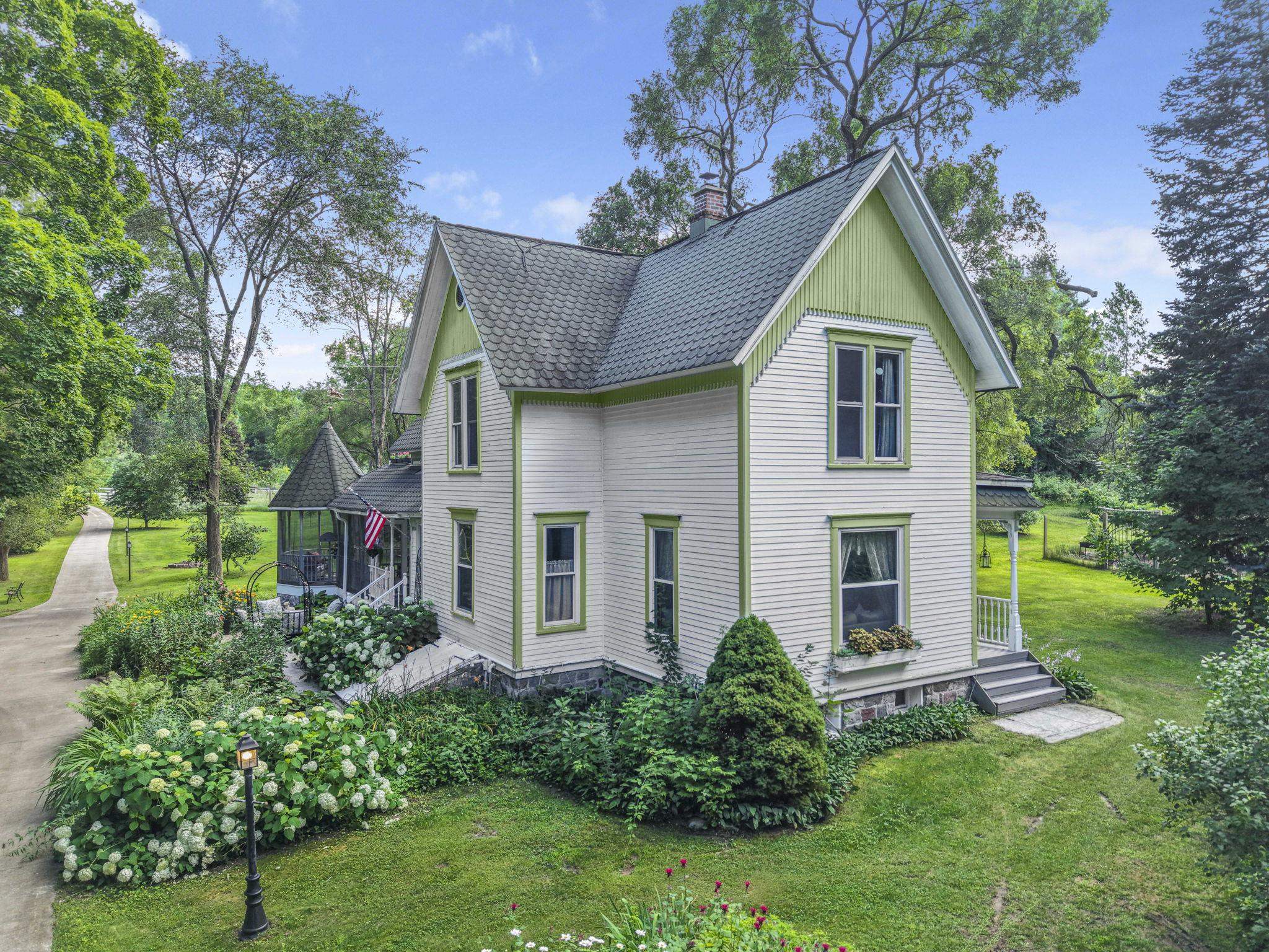 1056 Smith Road Traverse City, MI 49696 - Photo 4 of 81