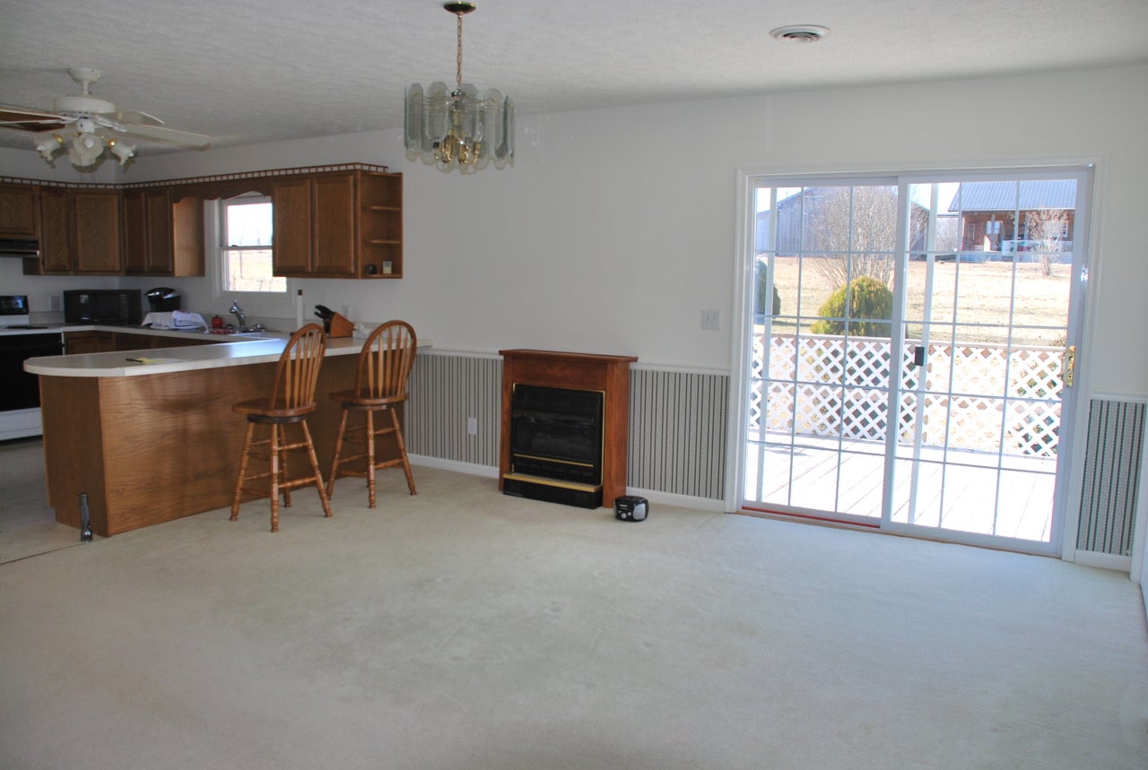 1978 Anthony Road Frankford, WV 24938 - Photo 7 of 17 Family/Dining