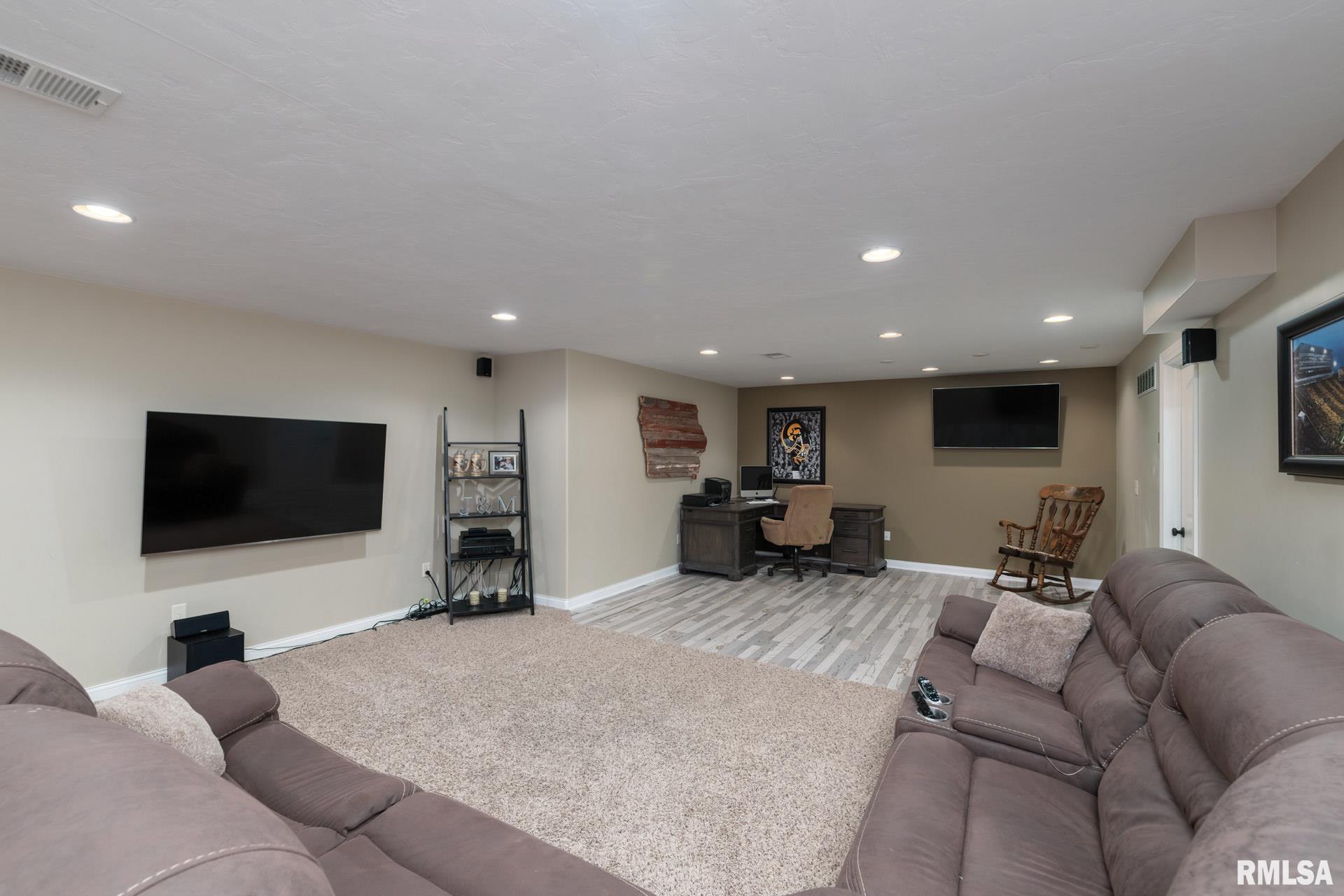 1570 Fox Ridge Road Eldridge, IA 52748 - Photo 23 of 37 Gallery Image 23