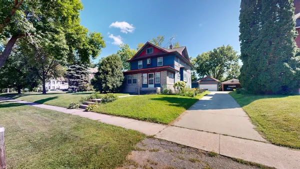 $2,280 | 216 Litchfield Avenue Southeast, Willmar, MN 56201