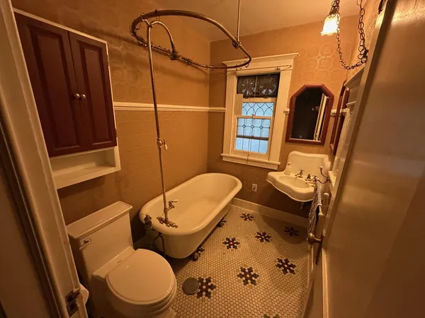 $2,280 | 216 Litchfield Avenue Southeast, Willmar, MN 56201