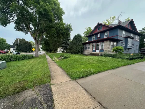 $2,280 | 216 Litchfield Avenue Southeast, Willmar, MN 56201