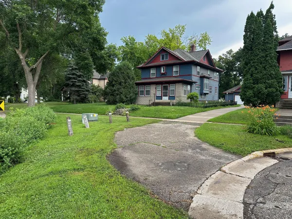 $2,280 | 216 Litchfield Avenue Southeast, Willmar, MN 56201