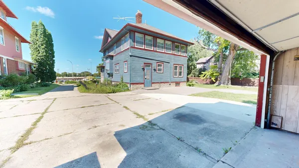 $2,280 | 216 Litchfield Avenue Southeast, Willmar, MN 56201