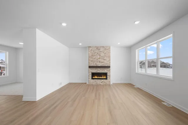 $534,755 | 7555 Upper 42nd Street North, Oakdale, MN 55128