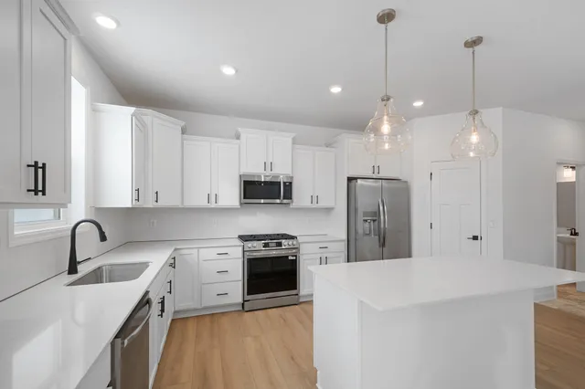 $534,755 | 7555 Upper 42nd Street North, Oakdale, MN 55128