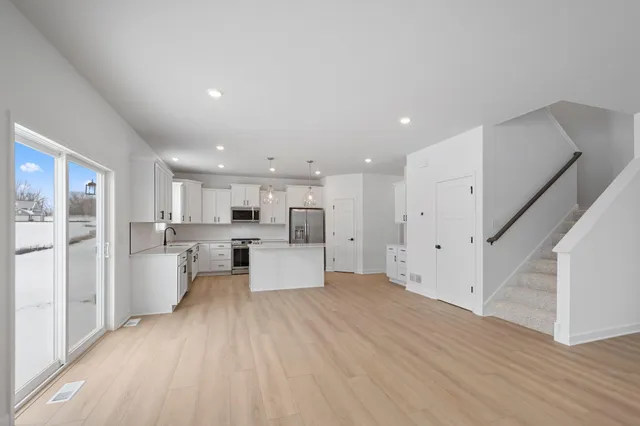 $534,755 | 7555 Upper 42nd Street North, Oakdale, MN 55128