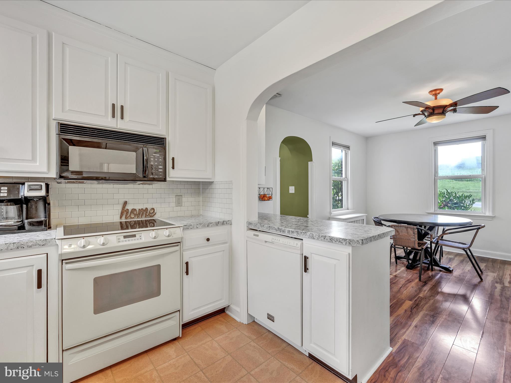2162 Millersville Road Lancaster, PA 17603 - Photo 10 of 27 Electric Cooking