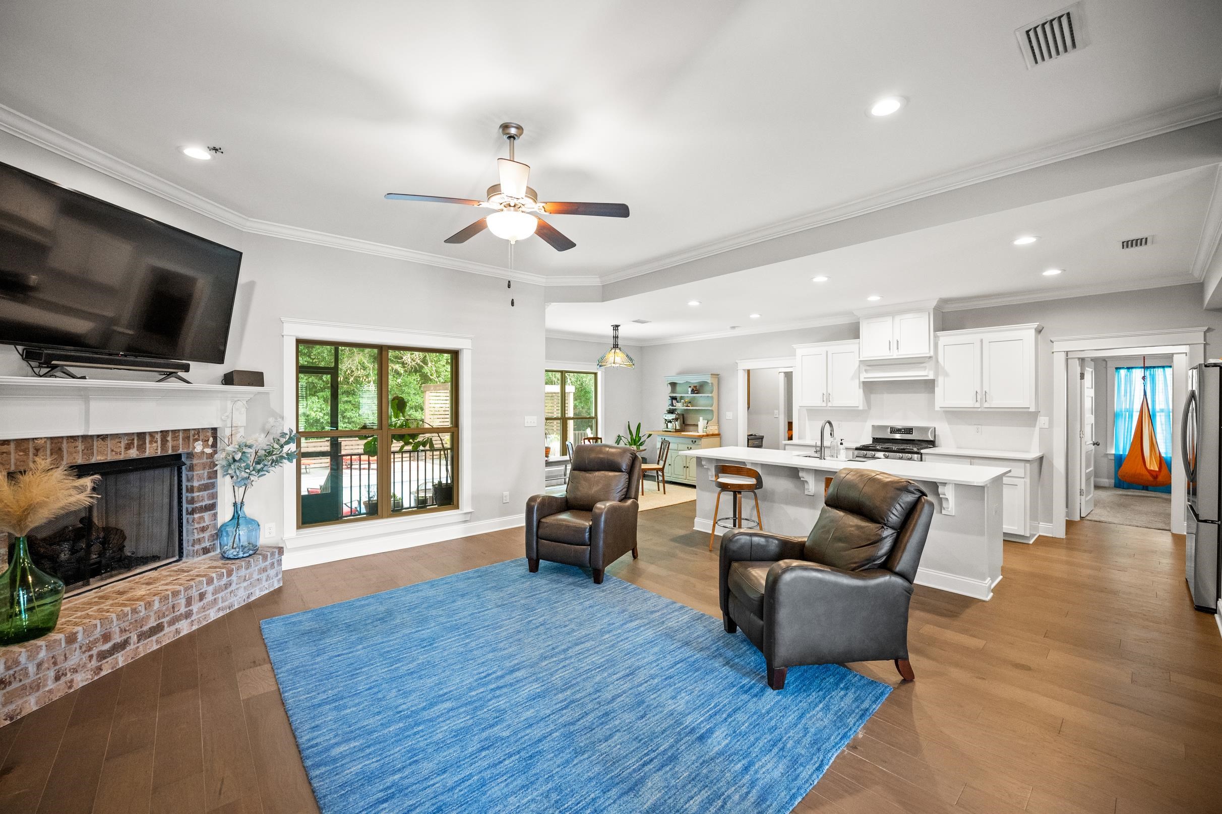 335 Garrison Boulevard Fairhope, AL 36532 - Photo 6 of 53 Living Room