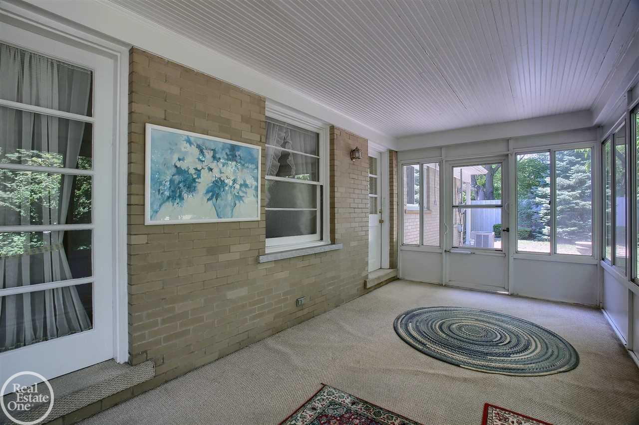1680 Oxford Road Grosse Pointe, MI 48236 - Photo 13 of 30 50016375-12.JPG
