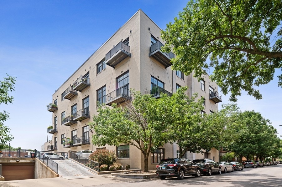 2101 West Rice Street, Unit 206 Chicago, IL 60622 - Photo 1 of 25 Gallery Image 1