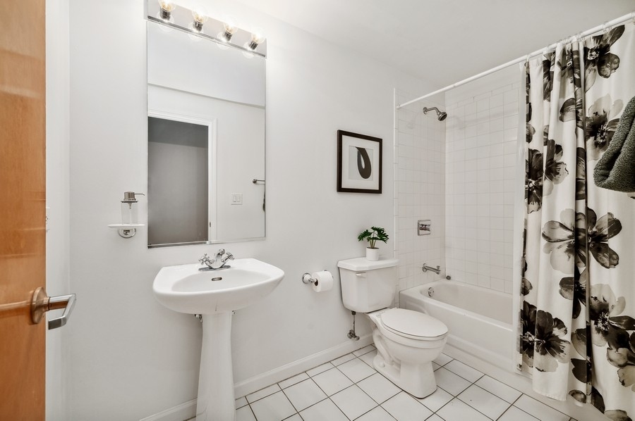 2101 West Rice Street, Unit 206 Chicago, IL 60622 - Photo 17 of 25 Gallery Image 17