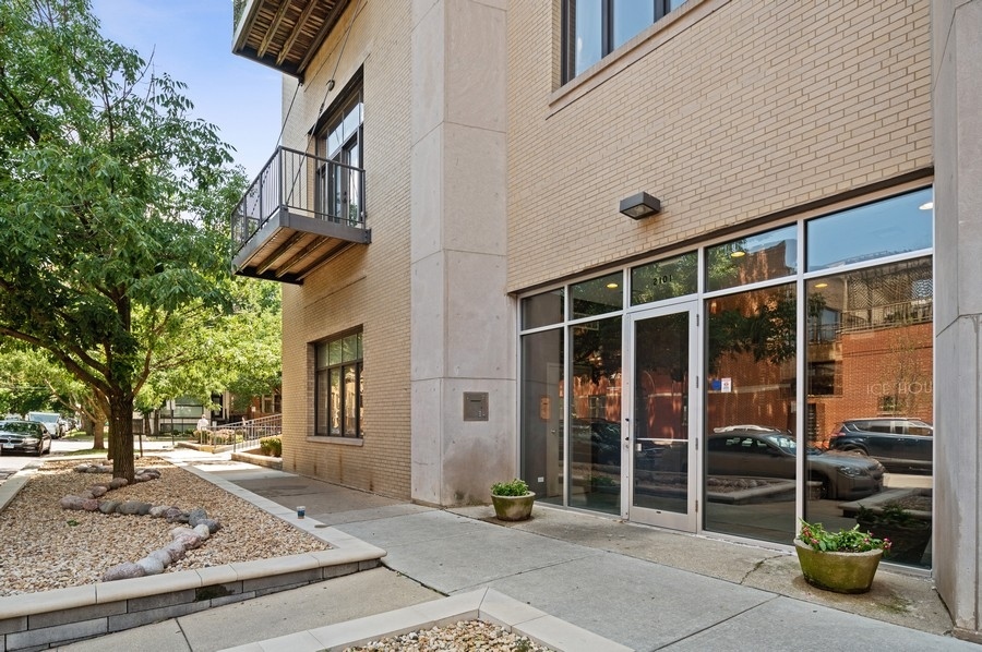 2101 West Rice Street, Unit 206 Chicago, IL 60622 - Photo 2 of 25 Gallery Image 2
