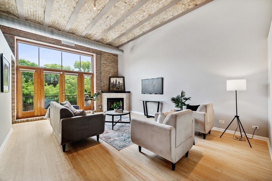 2101 West Rice Street, Unit 206 Chicago, IL 60622 - Photo 3 of 25 Gallery Image 3