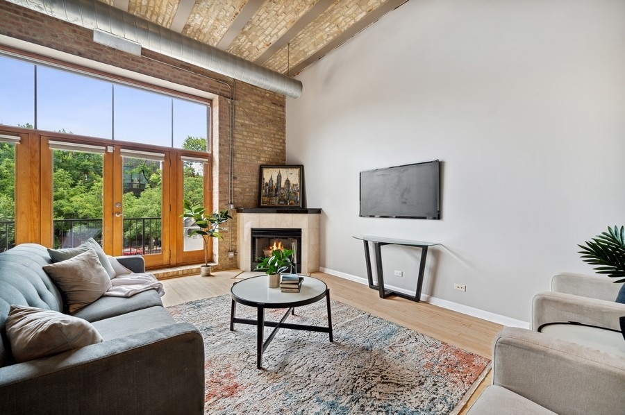 2101 West Rice Street, Unit 206 Chicago, IL 60622 - Photo 6 of 25 Gallery Image 6