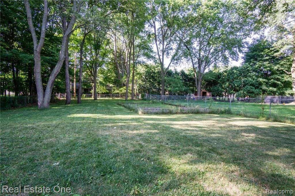 220 Red Oak Lane Rochester Hills, MI 48307 - Photo 26 of 29