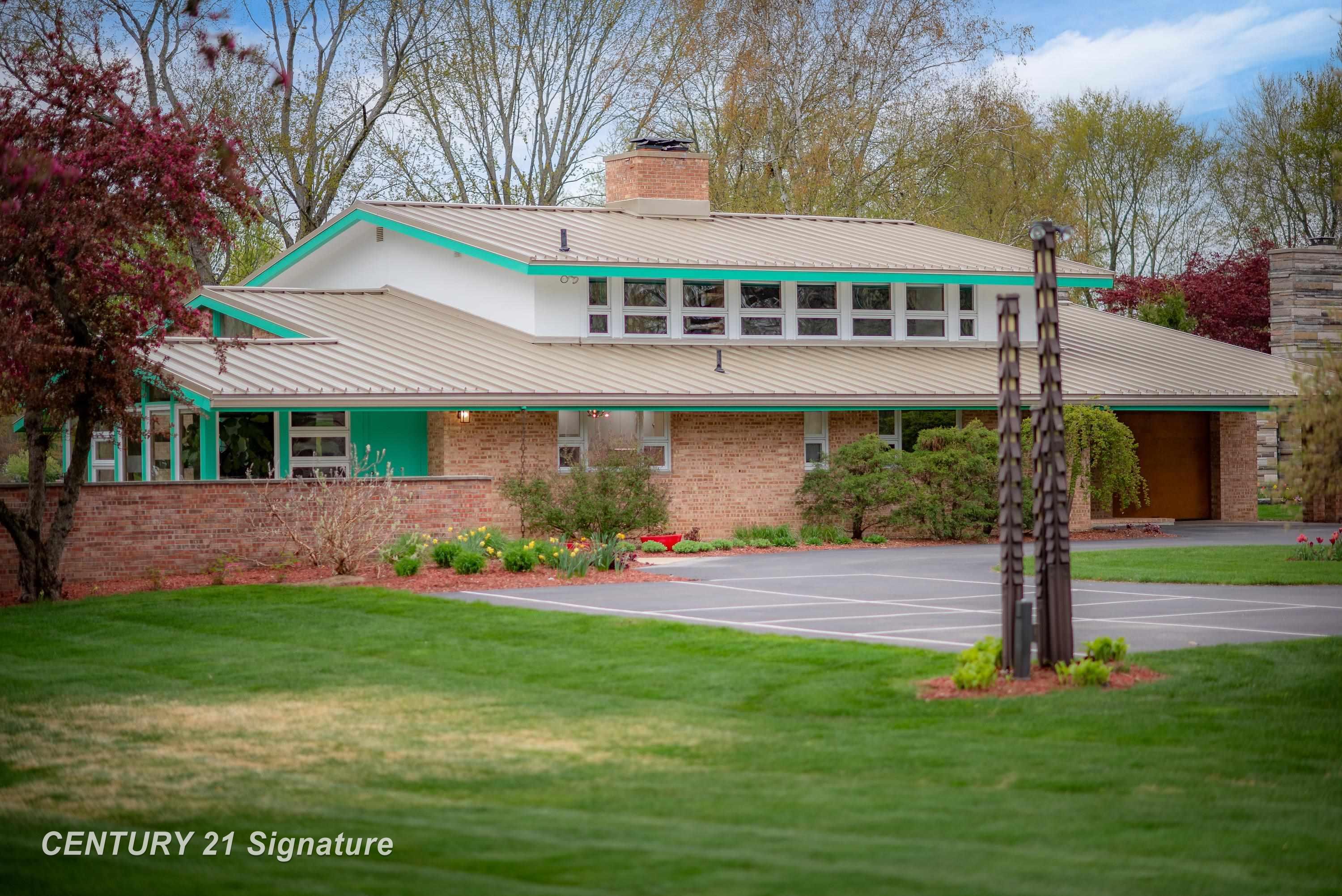 1015 West Sugnet Road Midland, MI 48640 - Photo 8 of 99 50174707-faa34064-6885-4456-aa26-e308df4a5717.JPG
