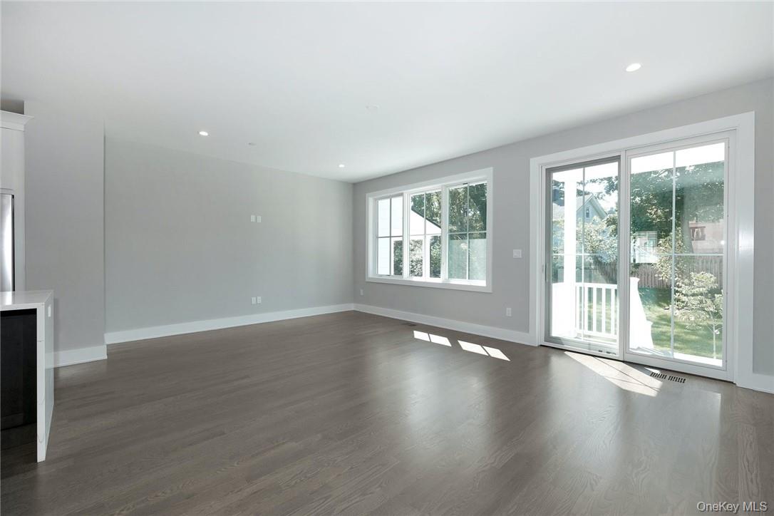 40 Devoe Street, Unit B Dobbs Ferry, NY 10522 - Photo 11 of 27 Family Room & Dining Area