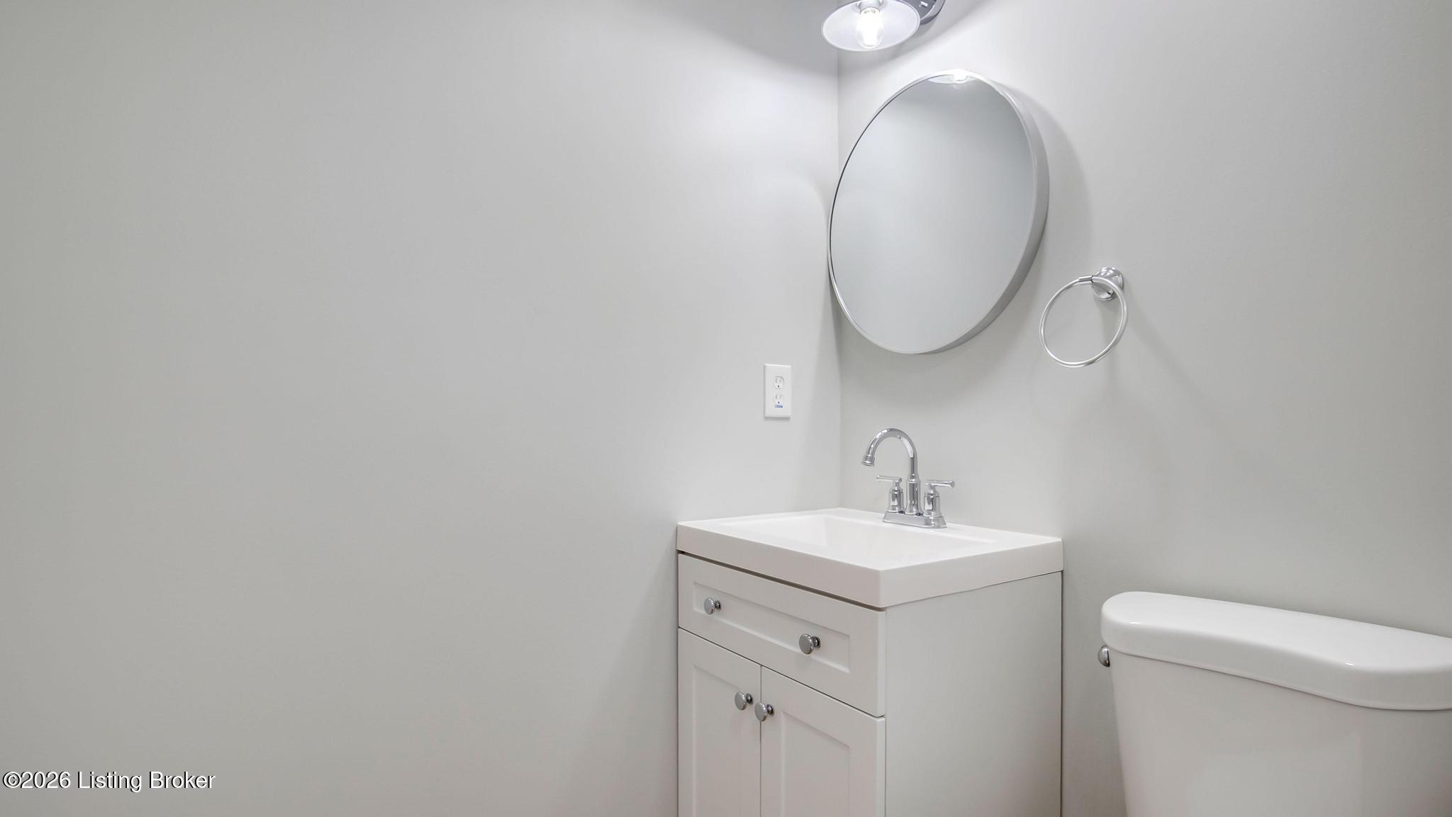634 Country Club Road Louisville, KY 40206 - Photo 19 of 35 Primary Half Bath