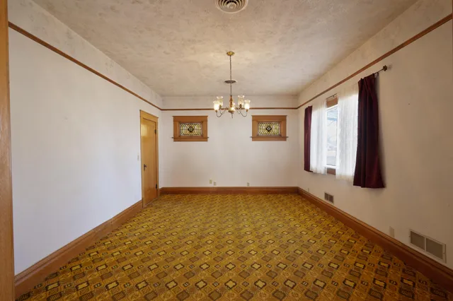 a view of a livingroom with window