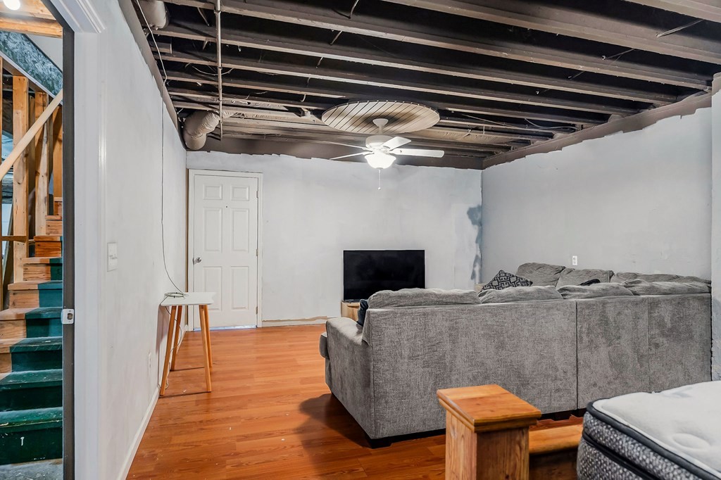 1945 Golden Mountain Road Sparta, TN 38583 - Photo 27 of 47 a living room with furniture and a flat screen tv