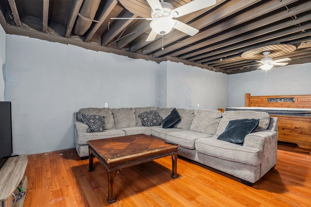 1945 Golden Mountain Road Sparta, TN 38583 - Photo 28 of 47 a living room with furniture and a rug