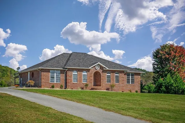 $459,000 | 1945 Golden Mountain Road, Sparta, TN 38583