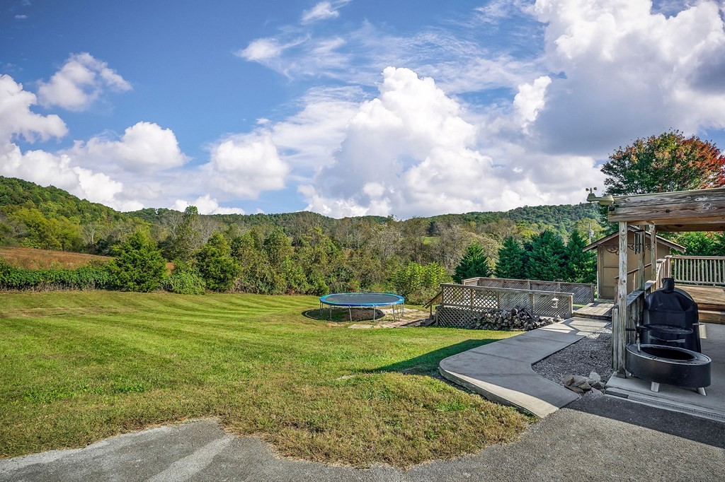 1945 Golden Mountain Road Sparta, TN 38583 - Photo 37 of 47 a view of a backyard with trampoline