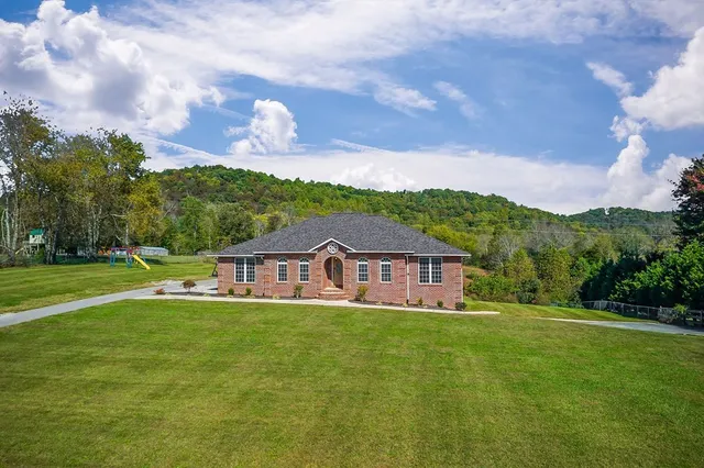 $459,000 | 1945 Golden Mountain Road, Sparta, TN 38583