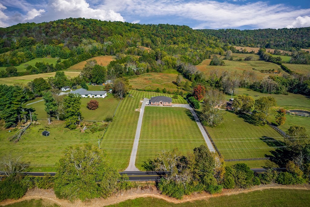1945 Golden Mountain Road Sparta, TN 38583 - Photo 41 of 47 an aerial view of a residential houses with outdoor space
