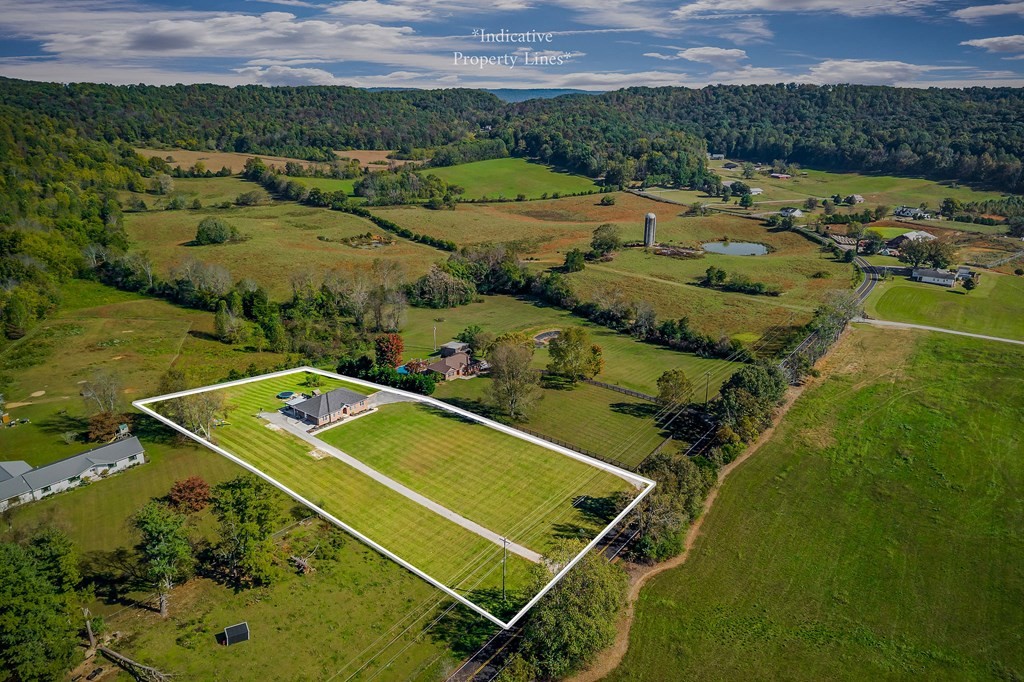 1945 Golden Mountain Road Sparta, TN 38583 - Photo 43 of 47 a view of a tennis court