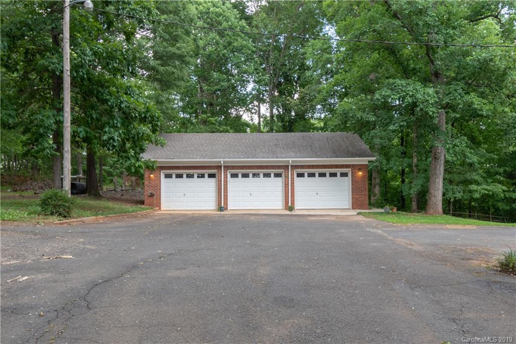 7417 Gilead Road Huntersville, NC 28078 - Photo 4 of 37 Gallery Image 4