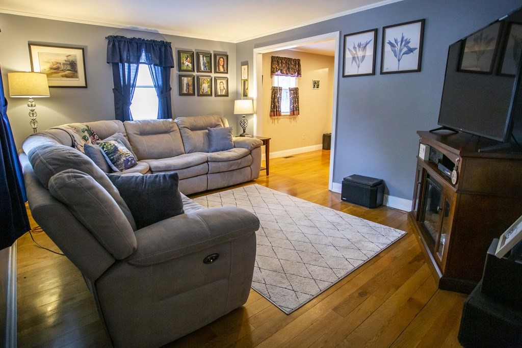 19 Jefferson Road, Unit 19 Wakefield, MA 01880 - Photo 2 of 30 Gallery Image 2