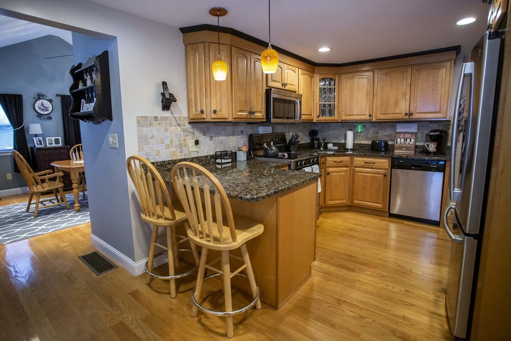 19 Jefferson Road, Unit 19 Wakefield, MA 01880 - Photo 4 of 30 Gallery Image 4