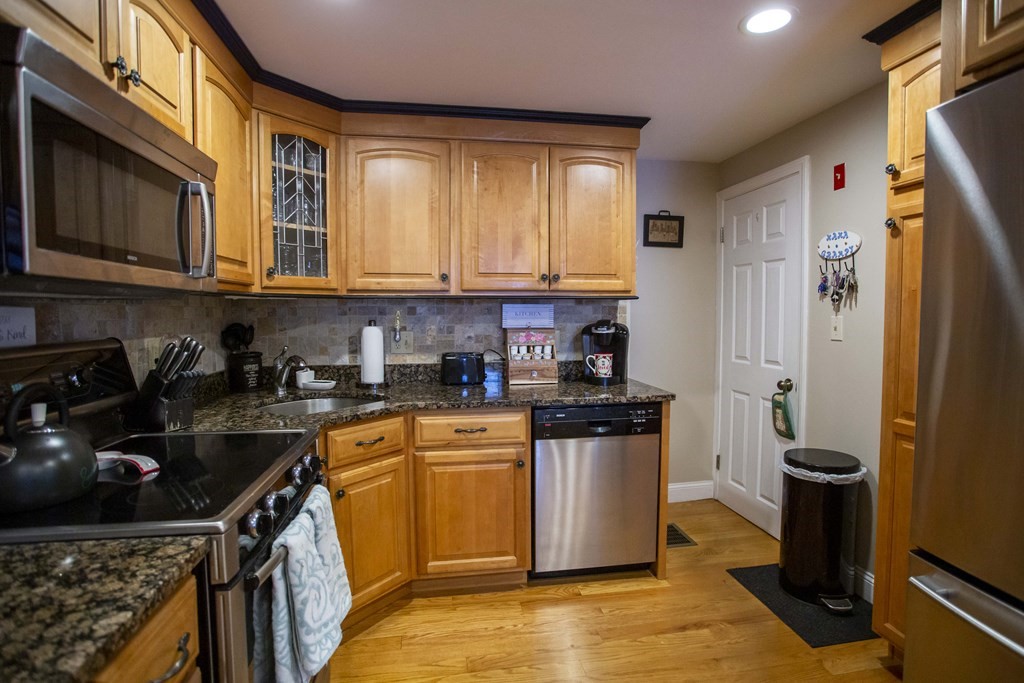 19 Jefferson Road, Unit 19 Wakefield, MA 01880 - Photo 6 of 30 Gallery Image 6