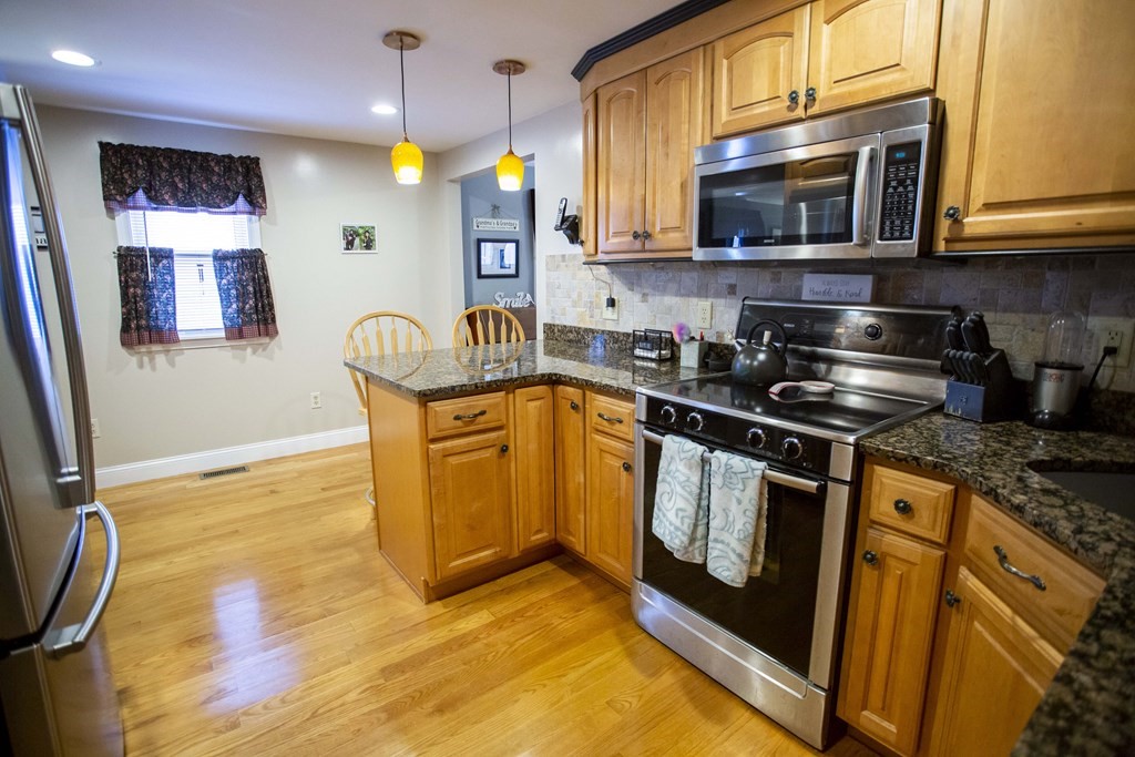 19 Jefferson Road, Unit 19 Wakefield, MA 01880 - Photo 7 of 30 Gallery Image 7
