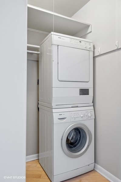 505 North Lake Shore Drive, Unit 4112 Chicago, IL 60611 - Photo 20 of 29 a utility room with dryer and washer