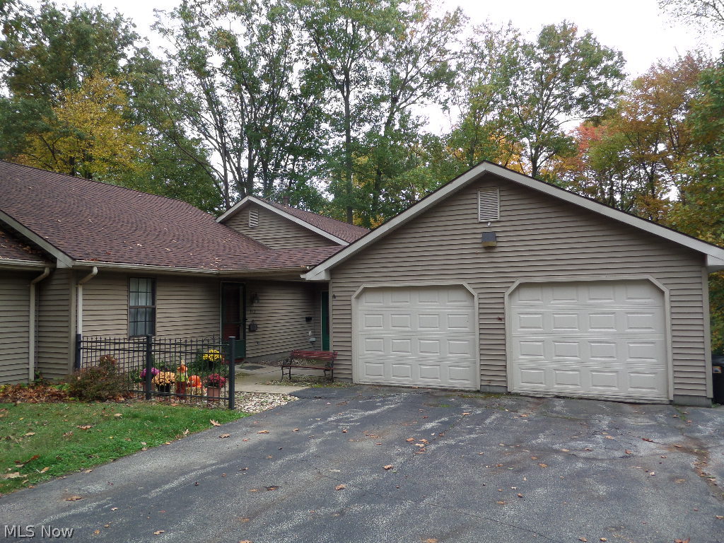 930 Perkins Jones Road Northeast Warren, OH 44483 - Photo 2 of 10 Gallery Image 2