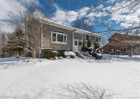 $445,000 | 11 Shaker Court, New Windsor, NY 12553